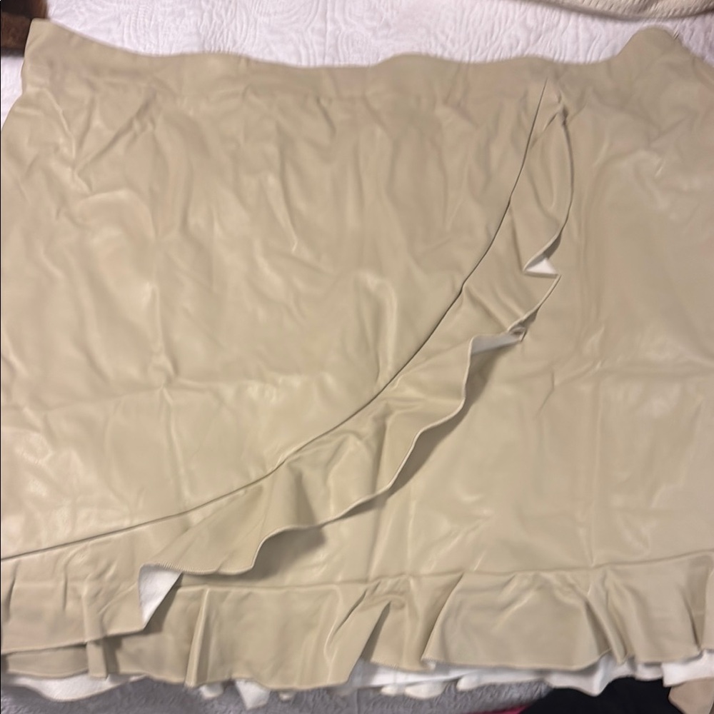Elegant Cream Leather Ruffle Skirt